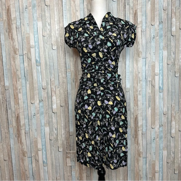 Trashy Diva 2 Black Mardi Gras Fan Print Retro Betty Bustle Dress Rayon Pin Up - Picture 1 of 13